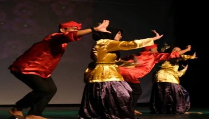 LALAYON TARI PERGAULAN DARI MALUT