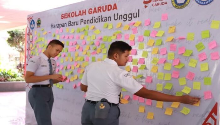 PROYEK SEKOLAH GARUDA DI ATAS KERTAS